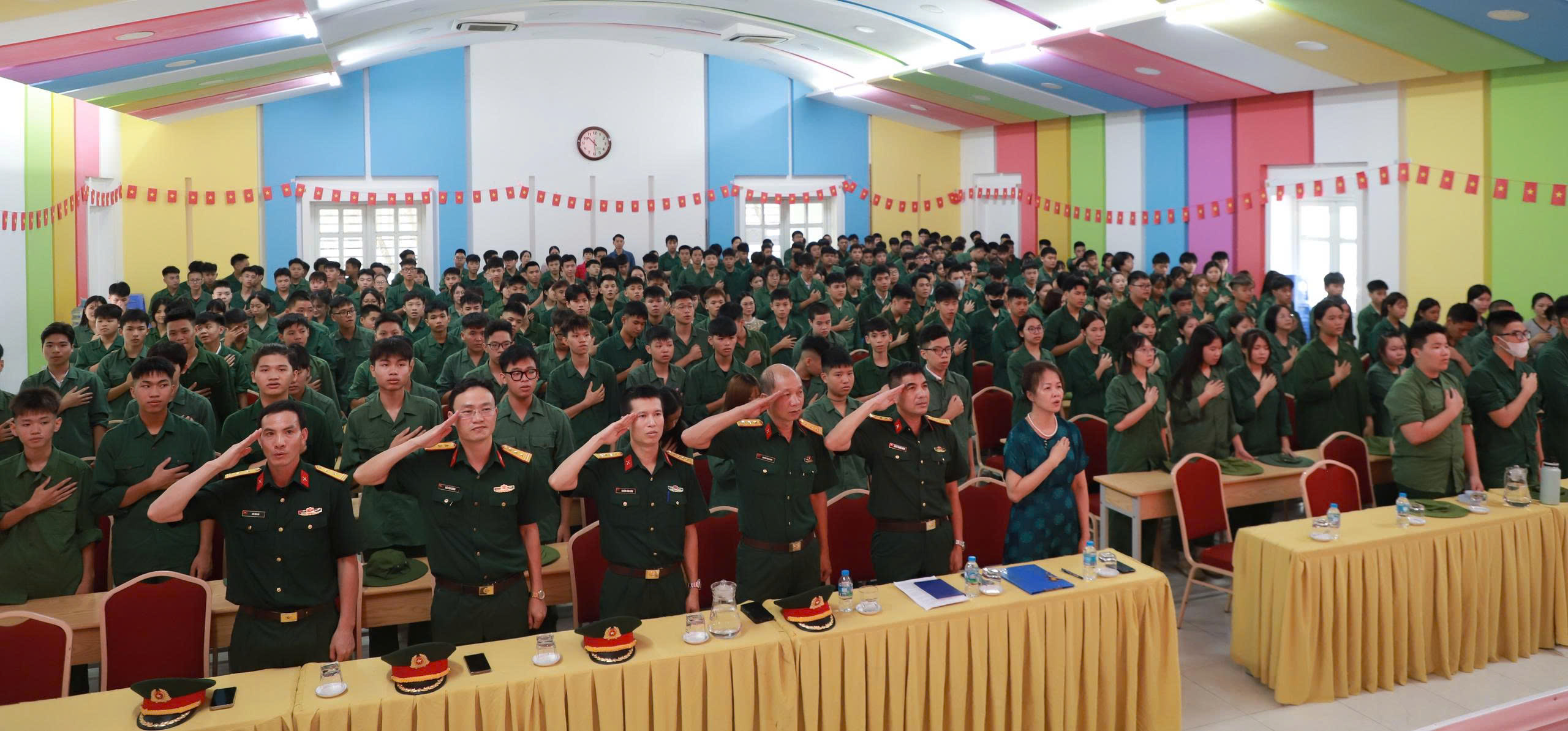 TỰ HÀO KHOÁC ÁO TÂN BINH – HỌC SINH CTC1 BƯỚC VÀO KỲ HUẤN LUYỆN ĐẶC BIỆT “KHÓA HỌC QUÂN SỰ VÀ AN NINH – QUỐC PHÒNG CHO KHỐI 10 HỆ SONG BẰNG NĂM HỌC 2026 – 2027”