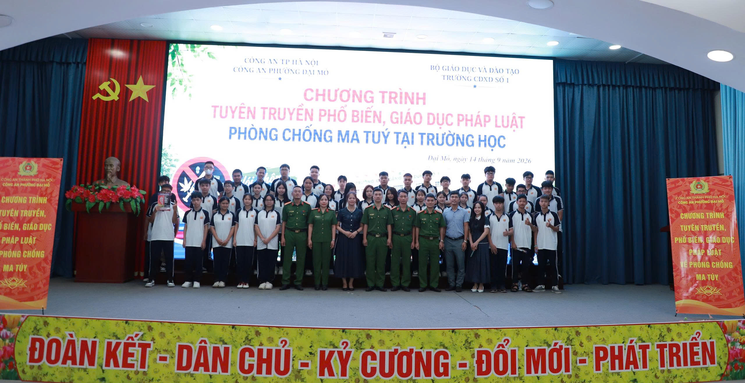 TUYÊN TRUYỀN VỀ PHÒNG CHỐNG MA TÚY HỌC ĐƯỜNG CHO HỌC SINH HỆ SONG BẰNG TRƯỜNG CAO ĐẲNG XÂY DỰNG SỐ 1 NĂM 2026