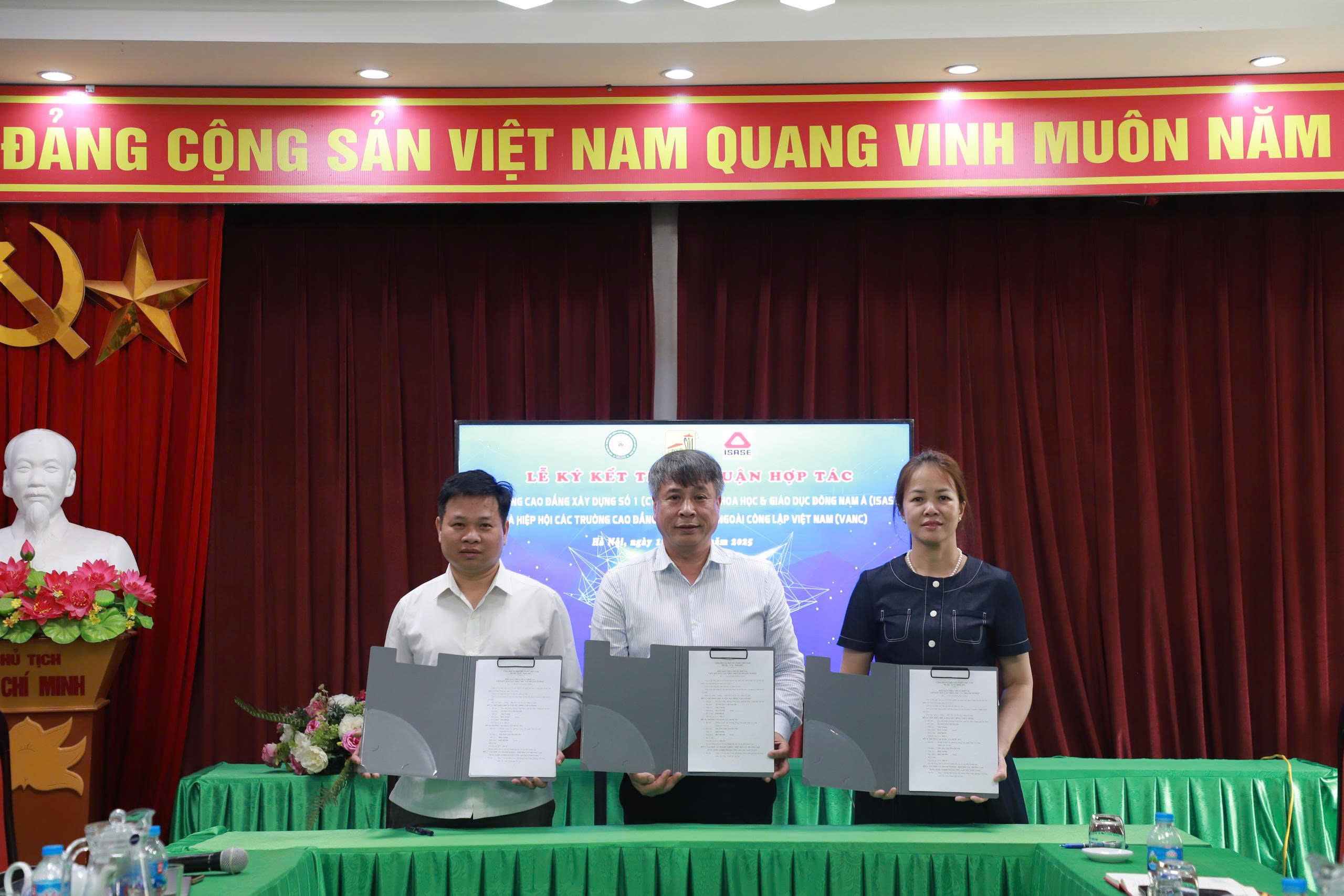 TRƯỜNG CAO ĐẲNG XÂY DỰNG SỐ 1 THAM GIA KÝ KẾT THỎA THUẬN HỢP TÁC TOÀN DIỆN VỚI VIỆN KHOA HỌC & GIÁO DỤC ĐÔNG NAM Á VÀ BAN HỢP TÁC DOANH NGHIỆP – HIỆP HỘI CÁC TRƯỜNG CAO ĐẲNG NGOÀI CÔNG LẬP VIỆT NAM VỀ ĐÀO TẠO NGHỀ XÂY DỰNG LÀM VIỆC TẠI CHLB ĐỨC