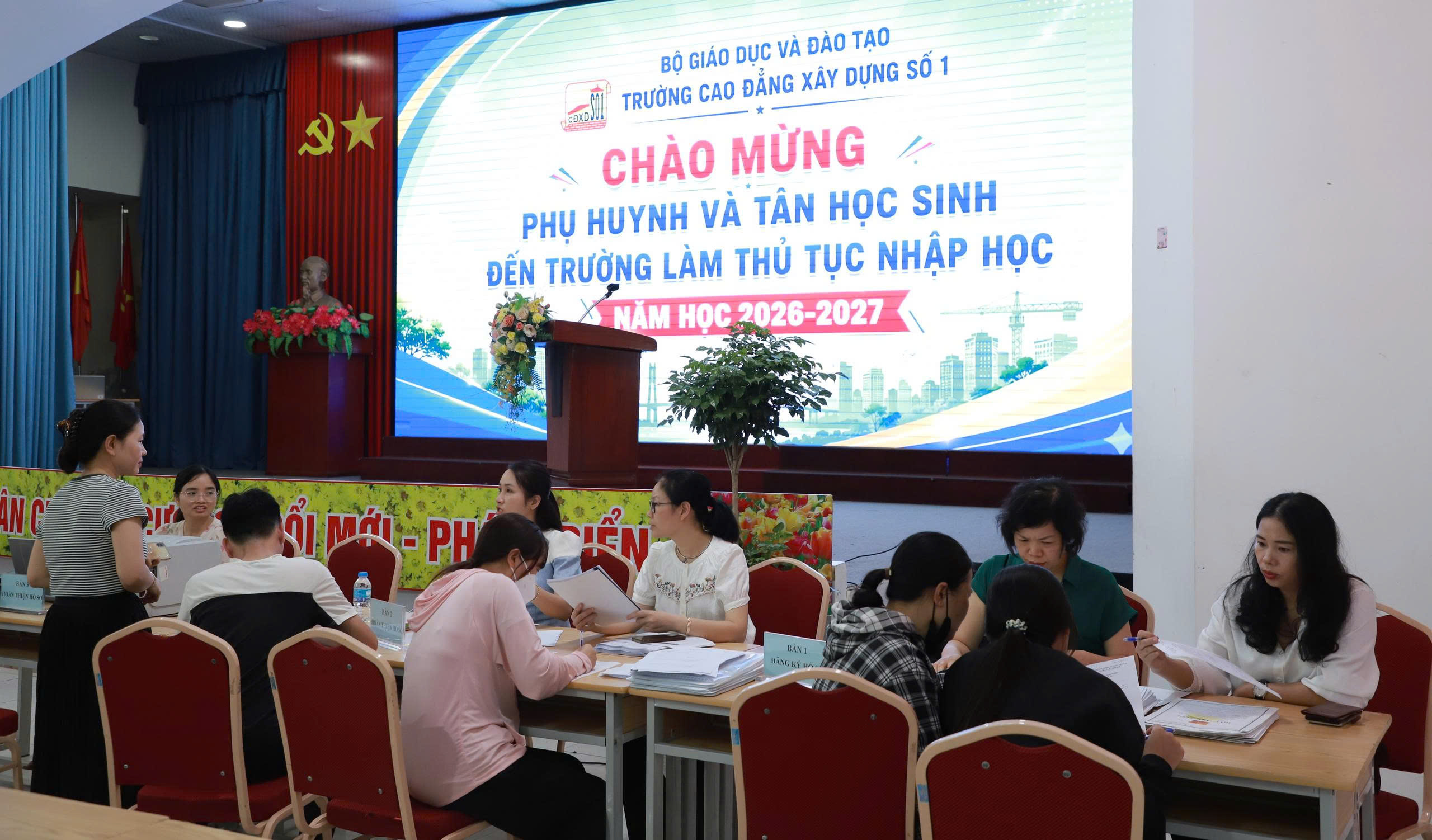CHÀO ĐÓN TÂN HỌC SINH NHẬP HỌC HỆ SONG BẰNG ĐỢT 1 NĂM HỌC 2026 - 2027